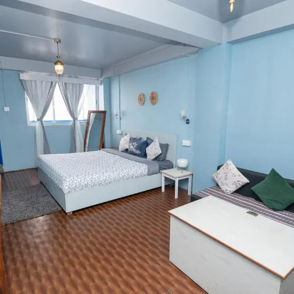 Monratino The snow roost- 10 mins walking distance from mall road- Attached balcony with Kanchenjunga Mountain View-Kitchen available, hotel v destinaci Dárdžiling
