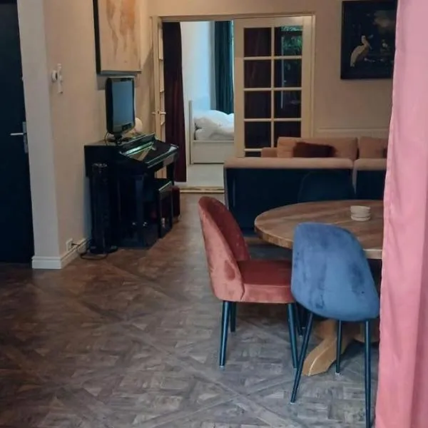 Gouda city center apartment with private garden and 2 bicycles, hotel a Gouda