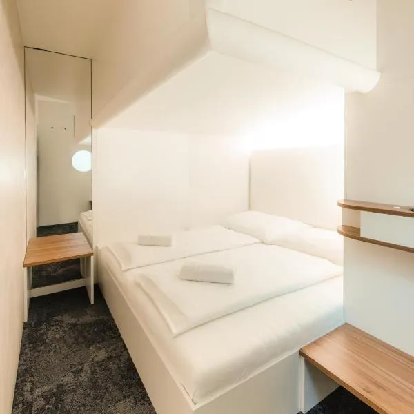 Grand Pods - Capsule Hotel, hotel in Vienna