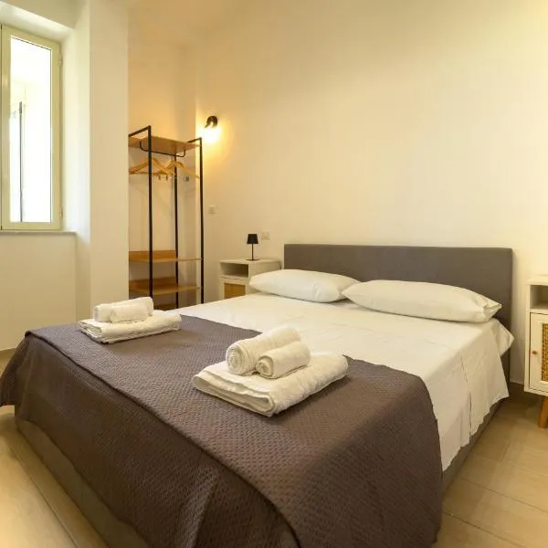 Le rose di Mimmo Casa vacanze, hotel in Barcellona-Pozzo di Gotto