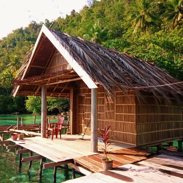 Raja Ampat Triton Homestay, hotel in Kri