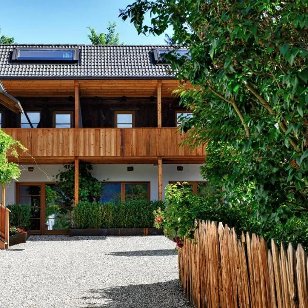 Apartments Mitterhof 1544, hotel v Brunicu