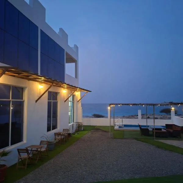 Wadi shab guest house, hotel in Ţīwī