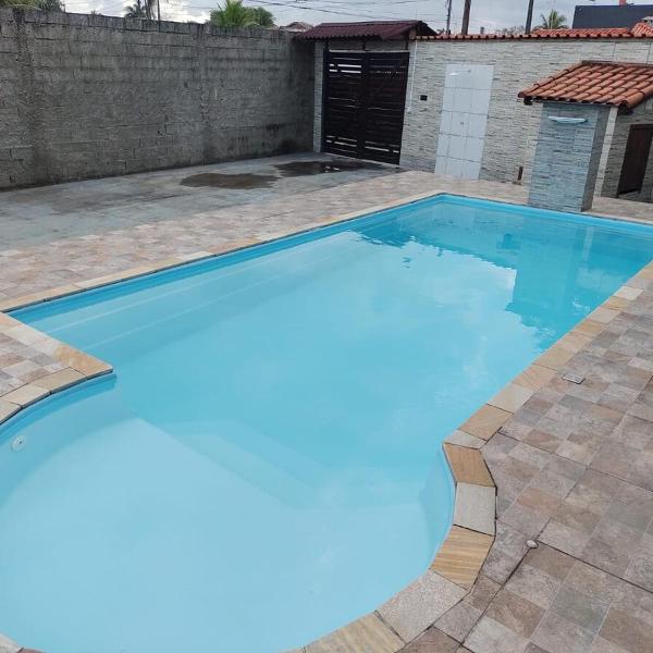 Casa com piscina, 100m da praia!