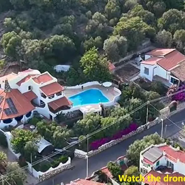 Sardinia Sea View Luxory retreat by the beach with extra Privacy & Care like a resort for you only, viešbutis mieste Maladroscia