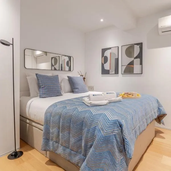 Stylish Flat with Workspace & Garage by HostWise, hotel in Porto