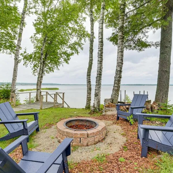 < 2 Mi to Brimley State Park: Lake Superior Home, hotel en Brimley