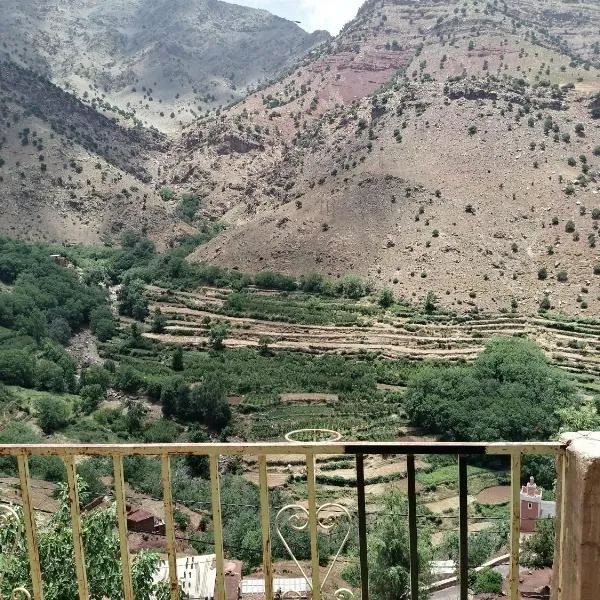 Gite Atlas Imzoughe، فندق في Tissili