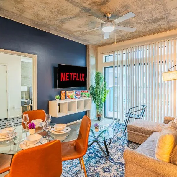 Charming 2BD - Central Downtown - Gym, Pool, Parking, ξενοδοχείο στο Φοίνιξ