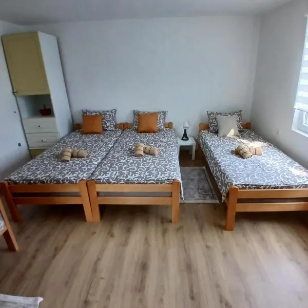 Zlot ,Maljenik, Zlotske pecine, hotell i Zlot