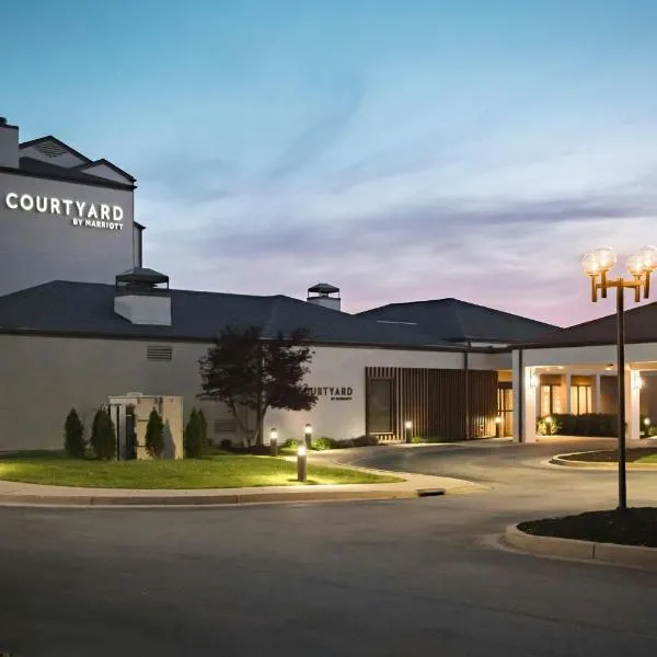Courtyard by Marriott Louisville East, hotel in Louisville