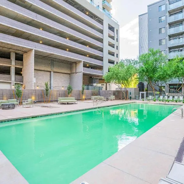 Lovely 1BD - Central Downtown - Gym, Pool, Parking, hotell i Phoenix