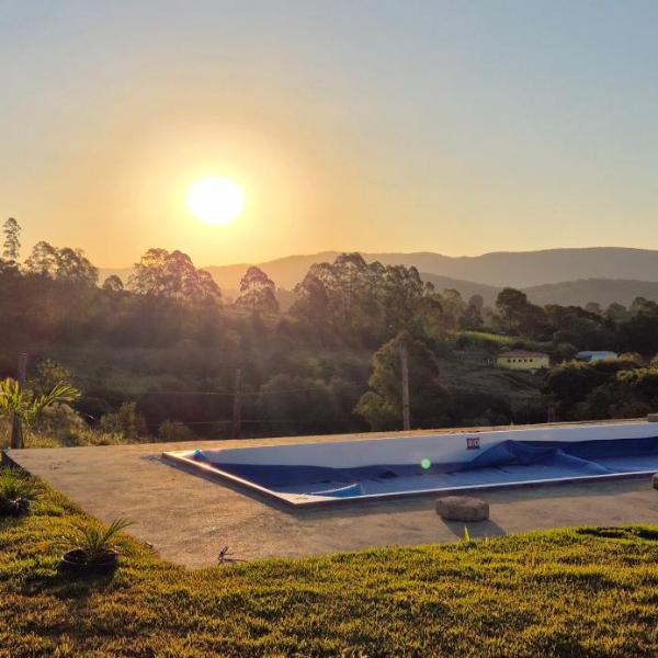 Sítio Âmbar - Piscina, Wi-fi e lago de pesca !