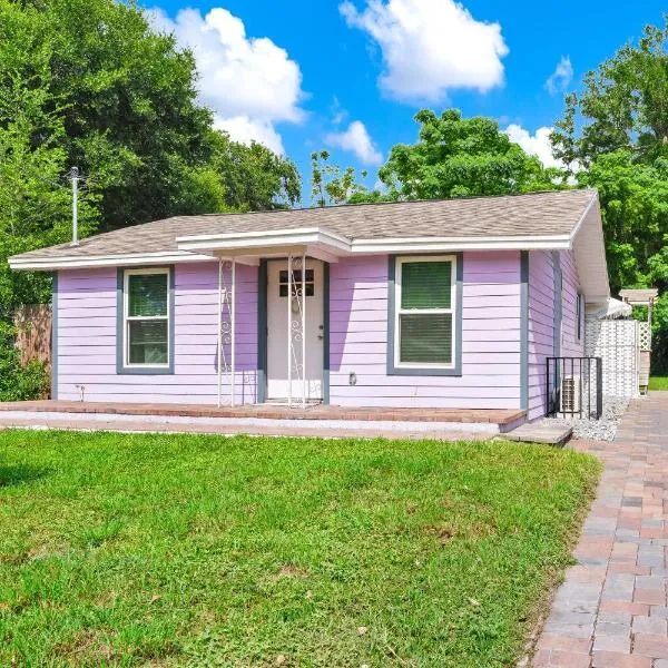 Cozy 2bd 2bth House Walk to Local Gems, Hotel in Orlando