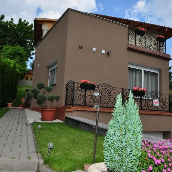 Farkas Apartman – hotel w Siófoku