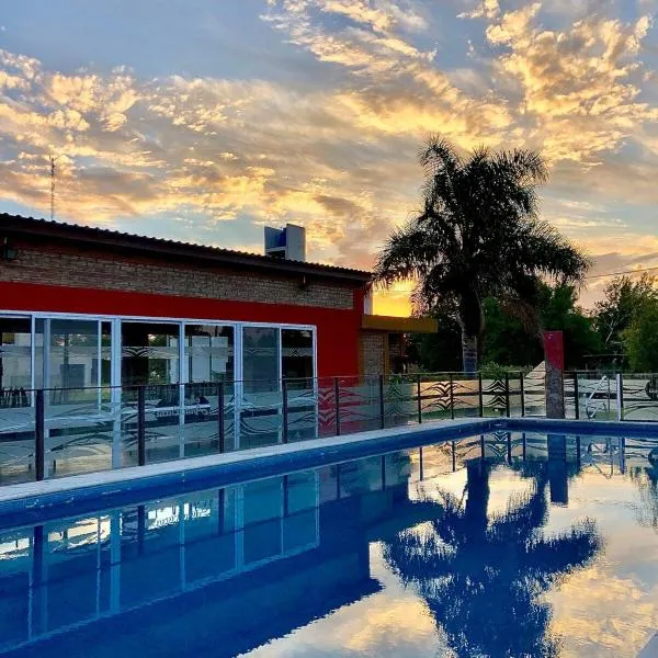 Descansa en Nueva Andalucía- Departamento con pileta y quincho en Miramar、ミラマールのホテル