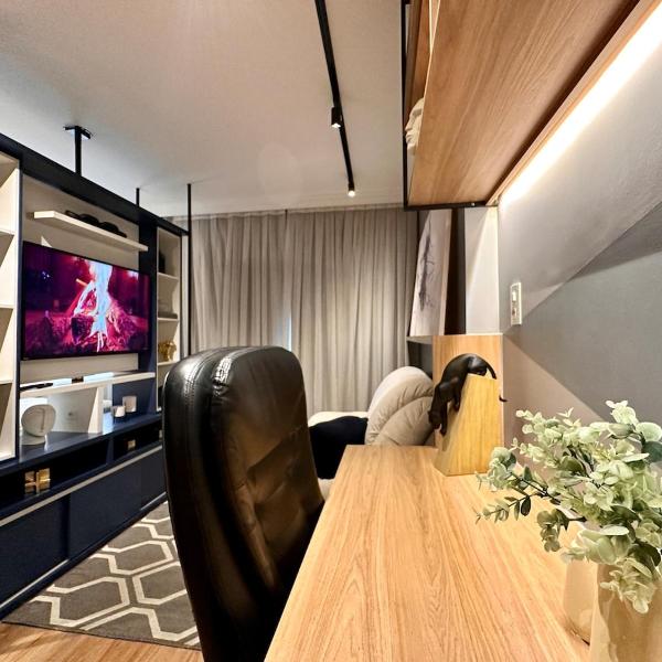 Luxury Flat NEW 15 MIN AIRPORT with PARKING SPACE