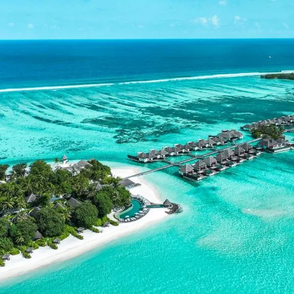Four Seasons Resort Maldives at Kuda Huraa, hotel in North Male Atoll