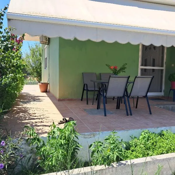 Galinis Rooms, hotel in Paradisi