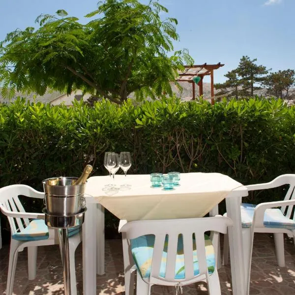 ART Apartment, hotel in Pag
