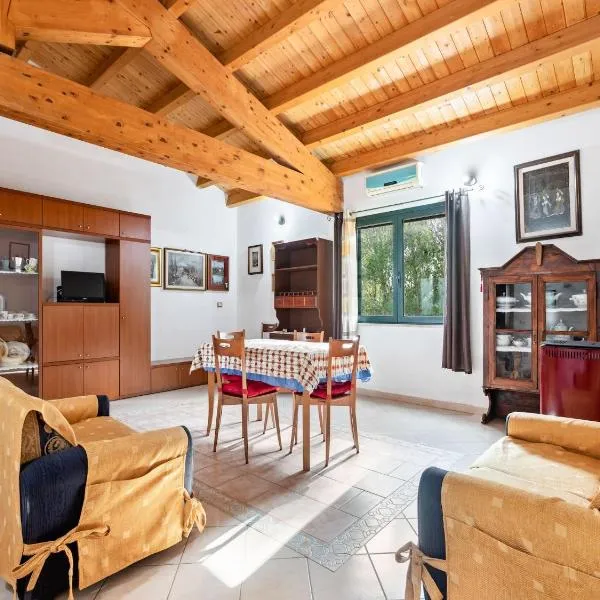 Homes in the Lagoons of Santa Giusta, готель у місті Санта-Джуста