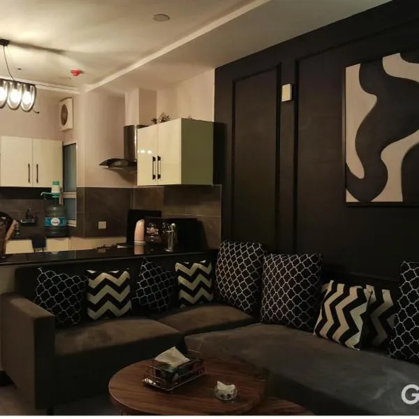 1-BHK Designer Black at Zameen Opal, hotel in Lahore