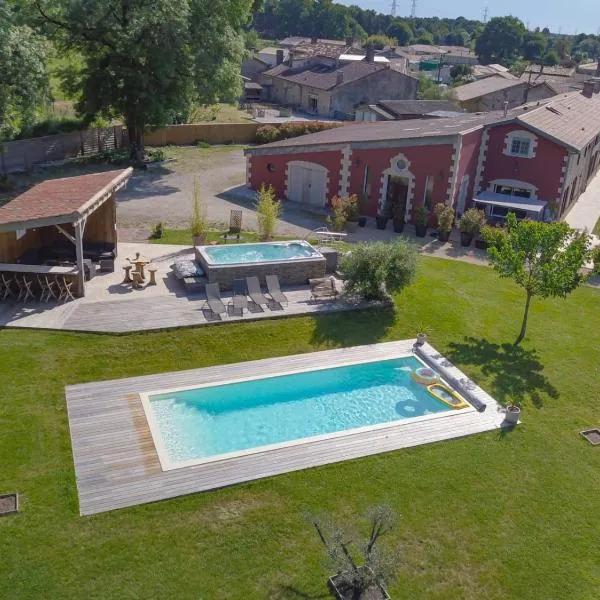 DOMAINE DES PIERRES PRECIEUSES - Demeure de Charme - Grand Standing - 15 pers - Spa - Massages - Détente et Bien-être - 30' Bordeaux, hotel in Gauriaguet