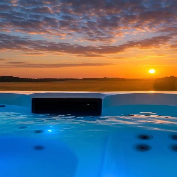 Private Villa for 6 with Hot Tub Fireplace and Breakfast Near Lund, hotel in Kävlinge