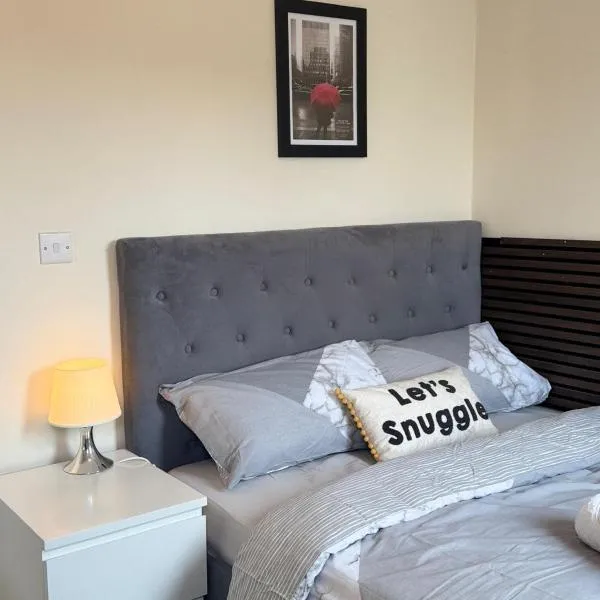 Modern homestay in Wolverhampton, hotel di Bushbury