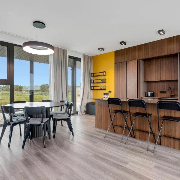 Spacious 3BR Summerhouse with Private Hot Tub, ξενοδοχείο στο Σέλφος