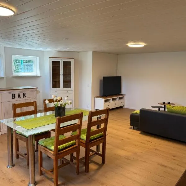 Große Wohnung am Segelflugplatz, hotel in Marpingen