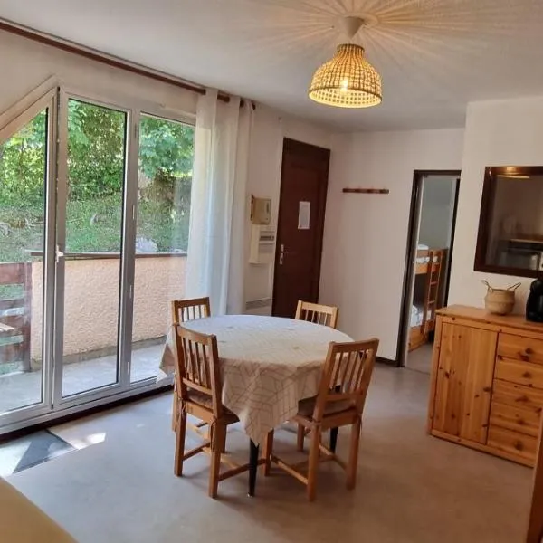Appartement lumineux, 2 ch, 4 à 5p, balcon, parking โรงแรมในโกเตอเรต์