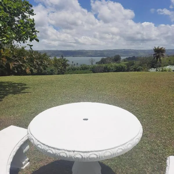 TOP RATED - Lake View Arenal Suite - 2025 Traveller Awards Winner, hotel in Tronadora