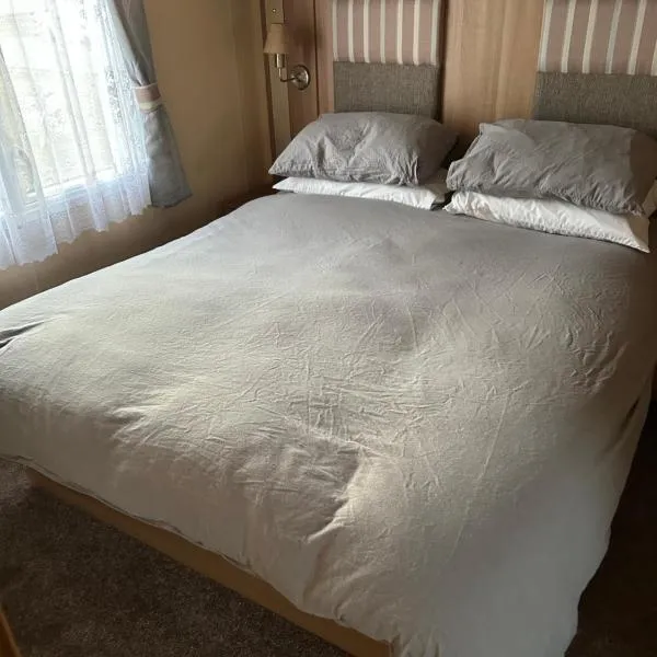 2 Bedroom caravan, hotel in Saint Osyth