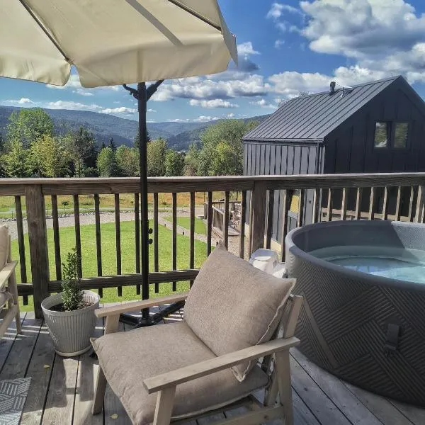 Czarne Domki Krempna z prywatnym jacuzzi Beskid Niski, ξενοδοχείο σε Krempna