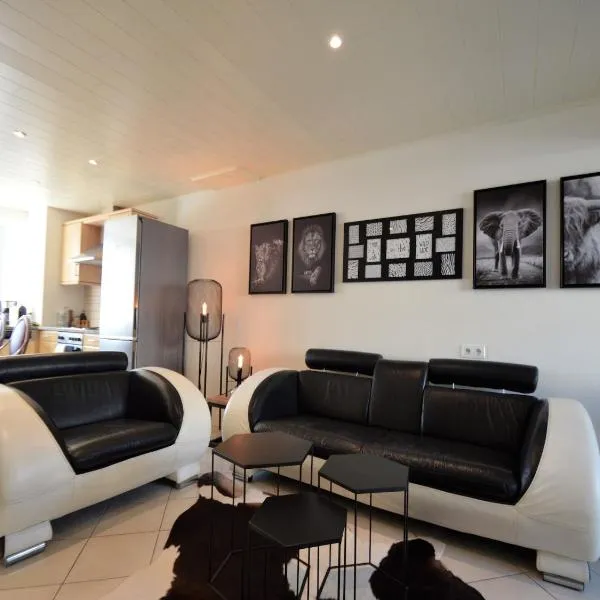 Rochehaut Hideaway with Tub, hotel in Rochehaut