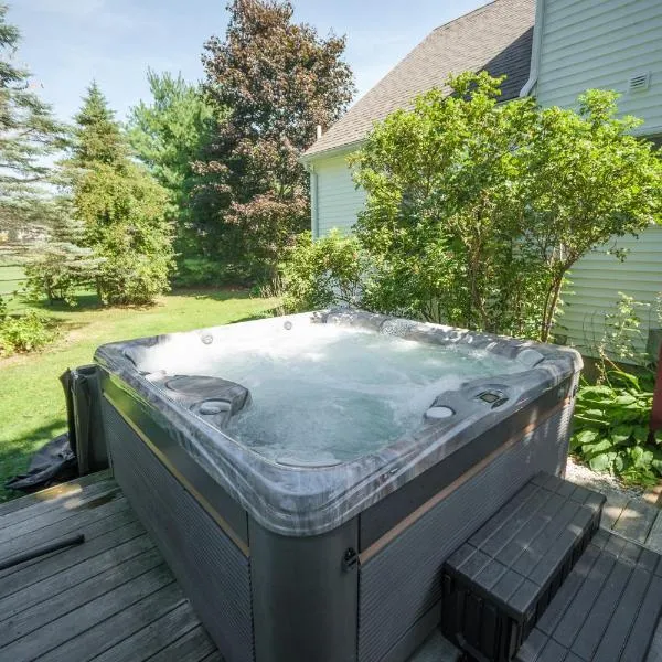 Spacious Country Home, Hot Tub, Fire Pit, Deck, hotel in Sidney