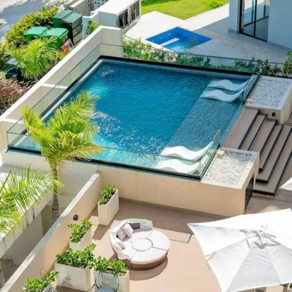 Luxury Retreat Condo 3BR Pool & Spa Azzure-Cap Cana, hotell Punta Canas