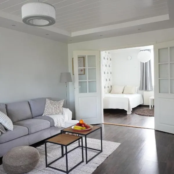 Near Santa Village With Terrace and Free Parking, Hotel in Rovaniemi