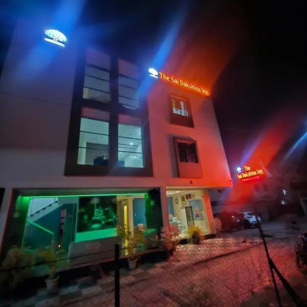 Hotel Sai Dakshina Inn & The Fern Restaurant, hotel in Shirdi