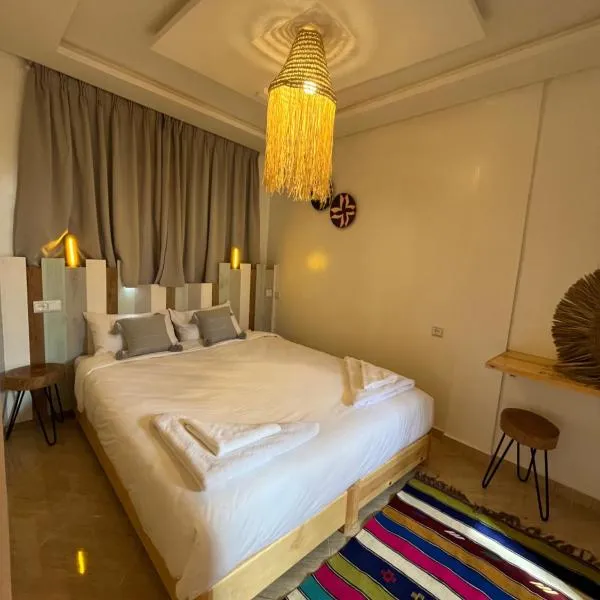 Aura Guest House, hotel in Taghazout