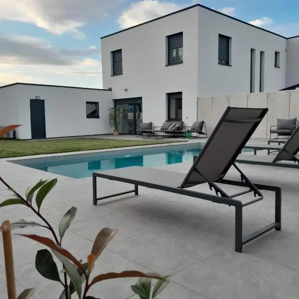 The Moment Luxury Suites, hotel en Parndorf