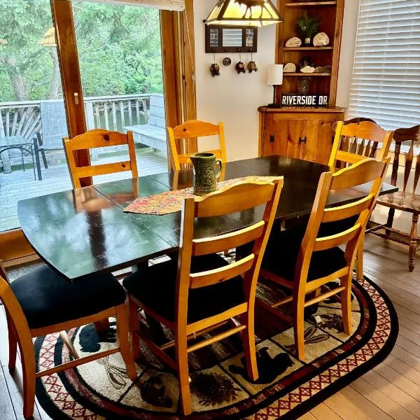 Moose Riverside Bungalow 3BR Home Old Forge NY，舊福奇的飯店