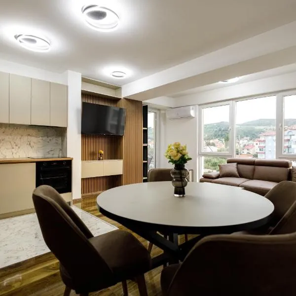New Ultra-Modern 2BR Apartment, hotel em Strumica