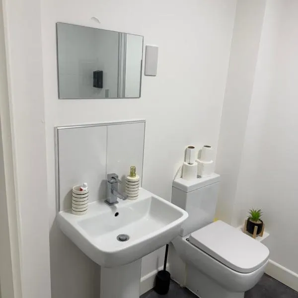 Heatrow central suites, hotel in Colnbrook