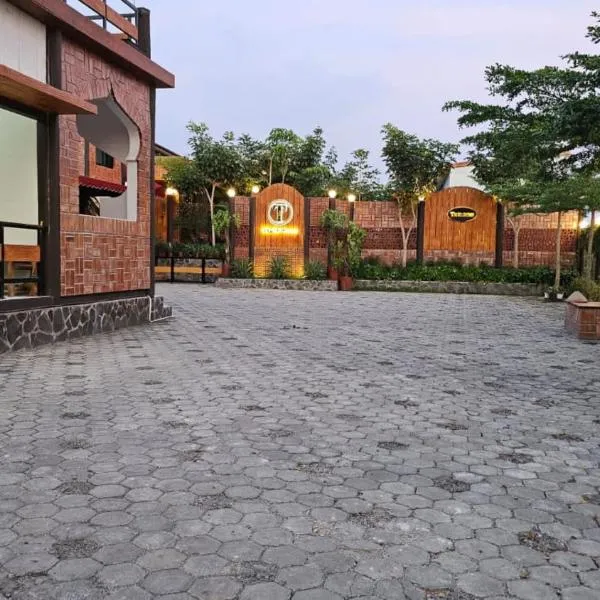 Tzy-No Cottage Yogyakarta, hotel in Balong
