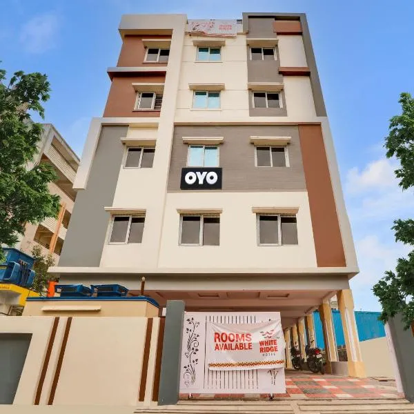 Super Collection O White Ridge Kamineni, hotel in Hyderabad