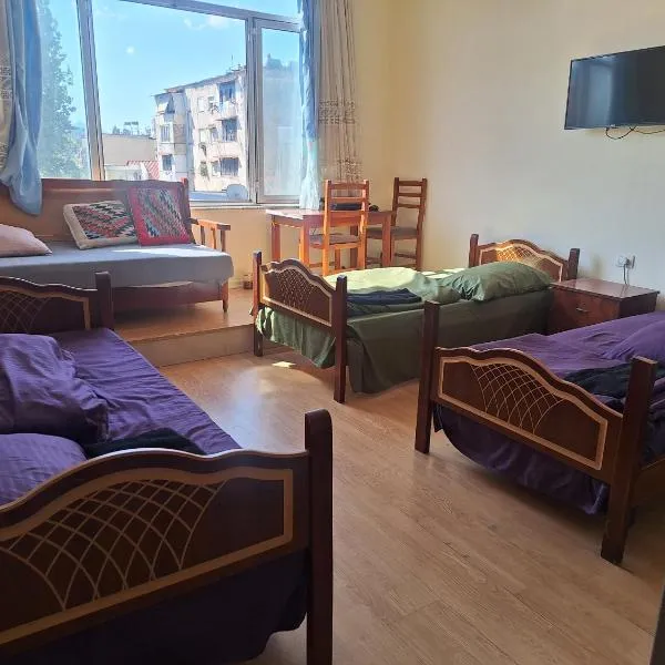 Rowdy Guest House, khách sạn ở Tiranë