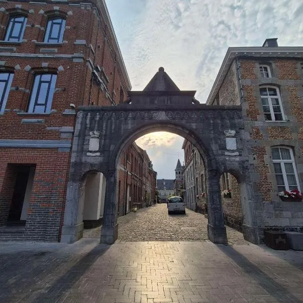 Petite chambre dans la rue du Château, hotel in Chimay