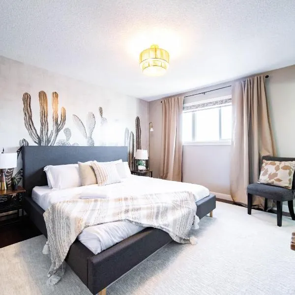 Stylish Chic Home - King Bed - Free Parking & Netflix - Fast Wi-Fi - Long Stays Welcome, hotel v destinaci Edmonton